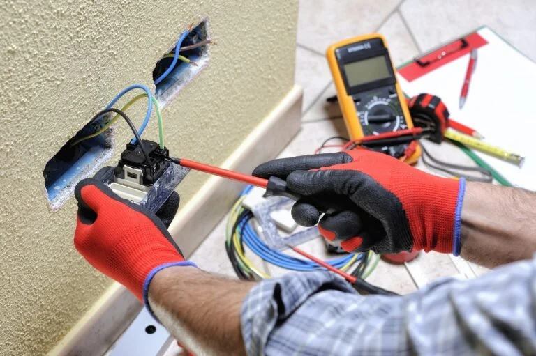 Stroomstoring of een groep die eruit springt? Laat de storing zoeken door een elektricien in je regio via GekeurdeVakman.