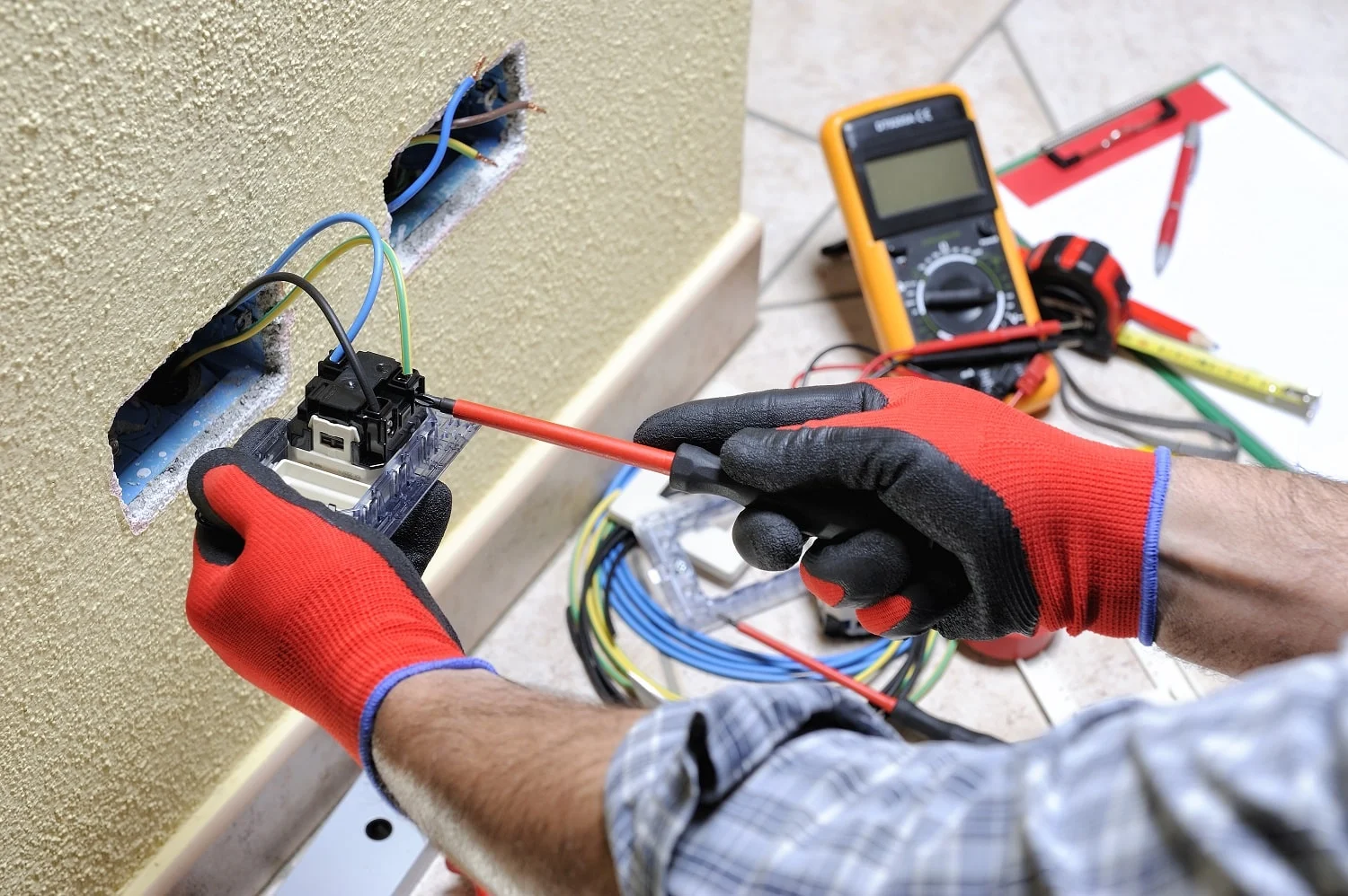 Stroomstoring of een groep die eruit springt? Laat de storing zoeken door een elektricien in je regio via GekeurdeVakman.