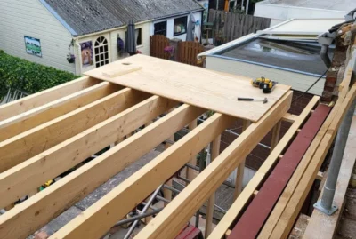 Aanbouw laten bouwen