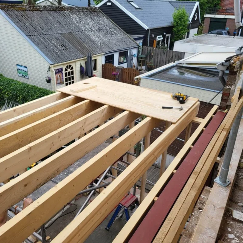 Een houten uitbouw of aanbouw laten maken? Vind een timmerman in je regio en plaats je klus gratis op GekeurdeVakman.