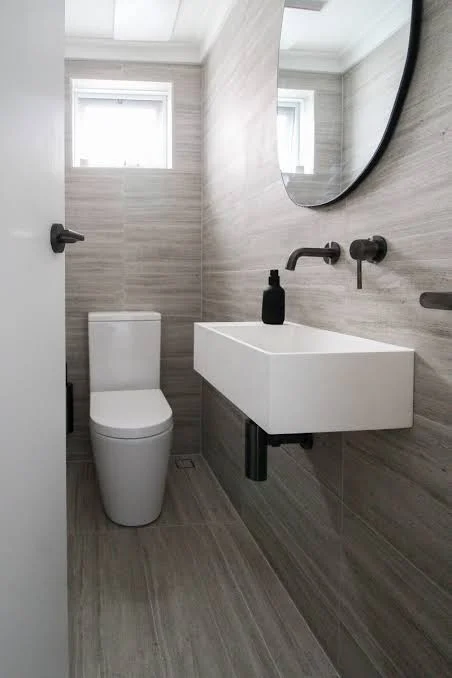 Vind een loodgieter of tegelzetter uit je regio om je toilet te laten renoveren met nieuw sanitair via GekeurdeVakman.