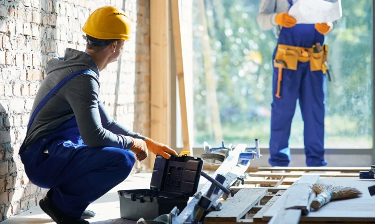 Je huis laten renoveren of een kamer verbouwen? Plaats je klus gratis op GekeurdeVakman en kies zelf een vakbedrijf.