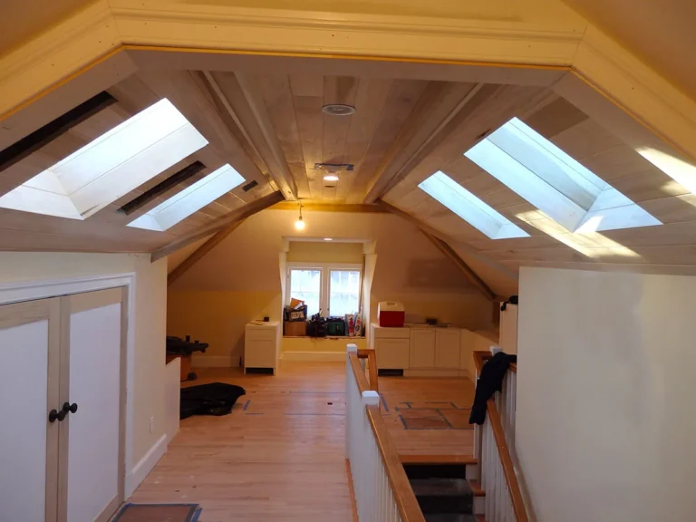 Je zolder laten verbouwen tot slaapkamer of werkplek? Vind een timmerman of aannemer in je regio via GekeurdeVakman.